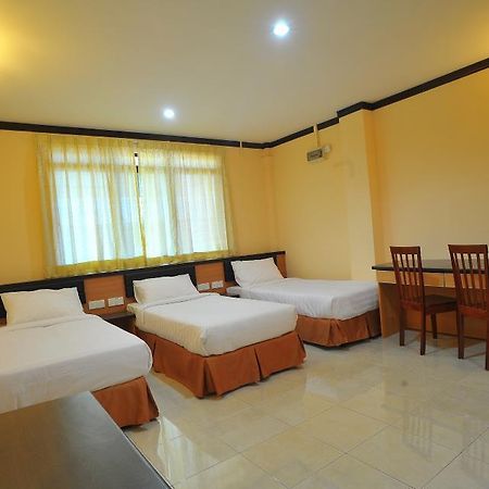 City Times Budget Stay Куантан Экстерьер фото